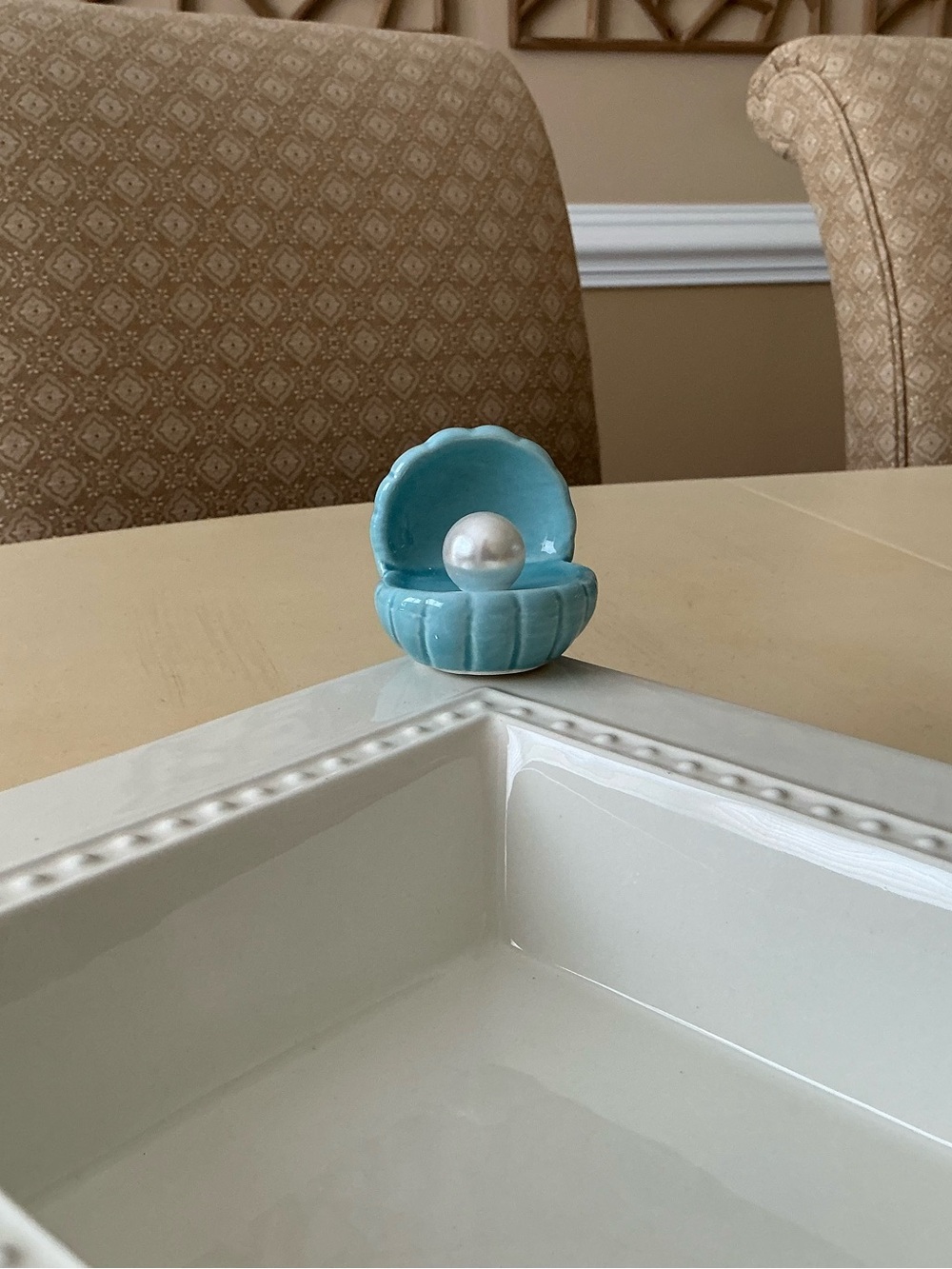 Blue Seashell with Large White oearl Platter Decoration